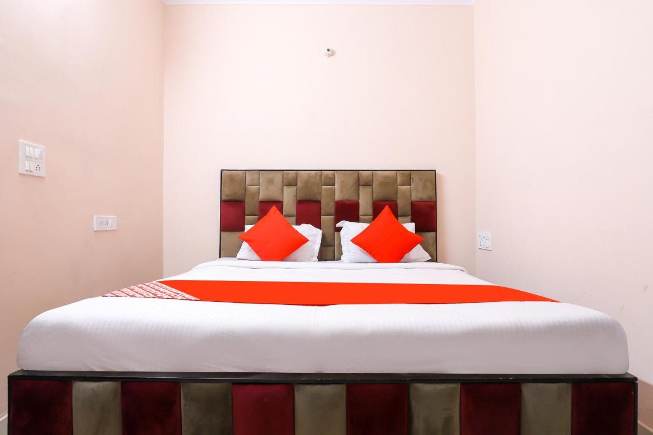 Oyo 77819 Shahdara Inn New Delhi Buitenkant foto